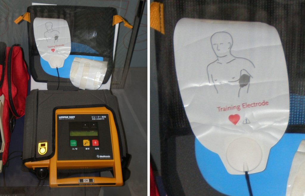 Beispiel eines AED-Pads mit männlicher Beispielfigur